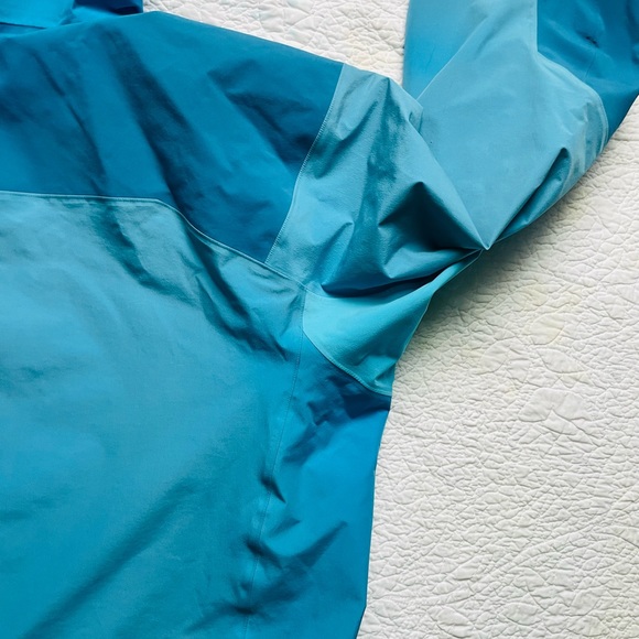 Arcteryx Alpha AR Gortex Pro Blue Gradient Color - Picture 11 of 16
